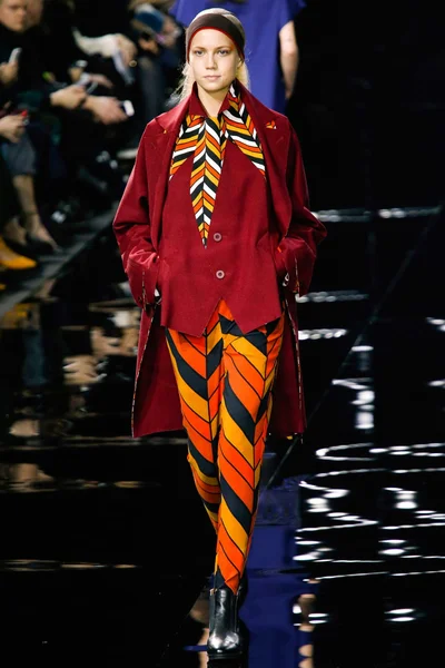 Look 17